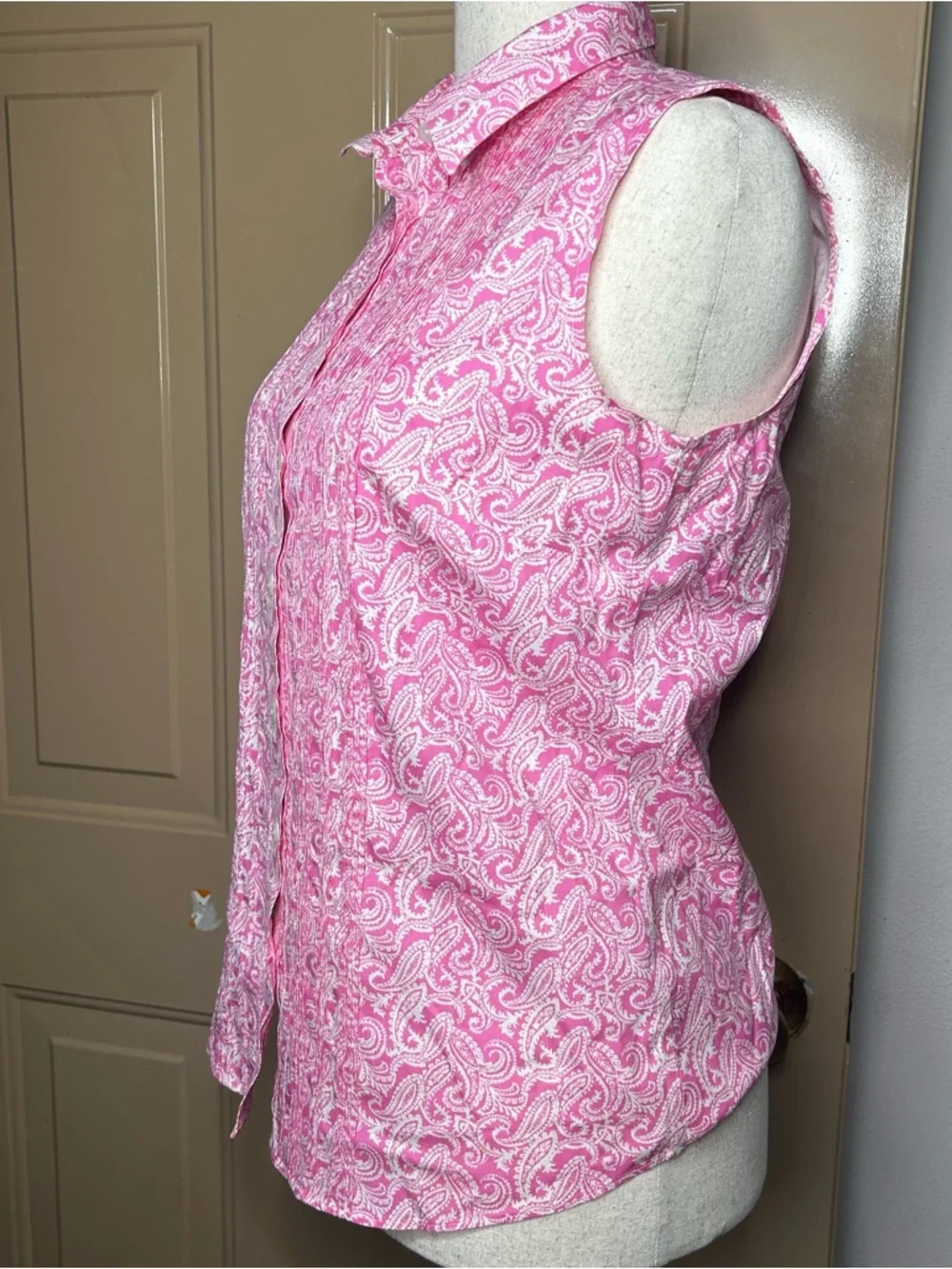 L.L. Bean Pink Paisley Sleeveless Button-Down Shirt - Picture 3 of 9